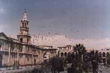 Cathédrale donnant sur la place d'armes d'Aréquipa