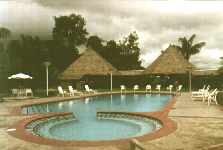 vue de la piscine et du bar du Zungarococha lodge